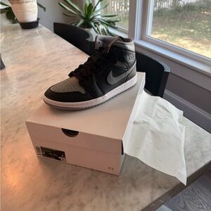 Women’s Retro Air Jordan Mid New Size 9